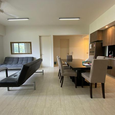 By The Sea @ Cozy Beachfront Home Batu Feringgi Exteriör bild