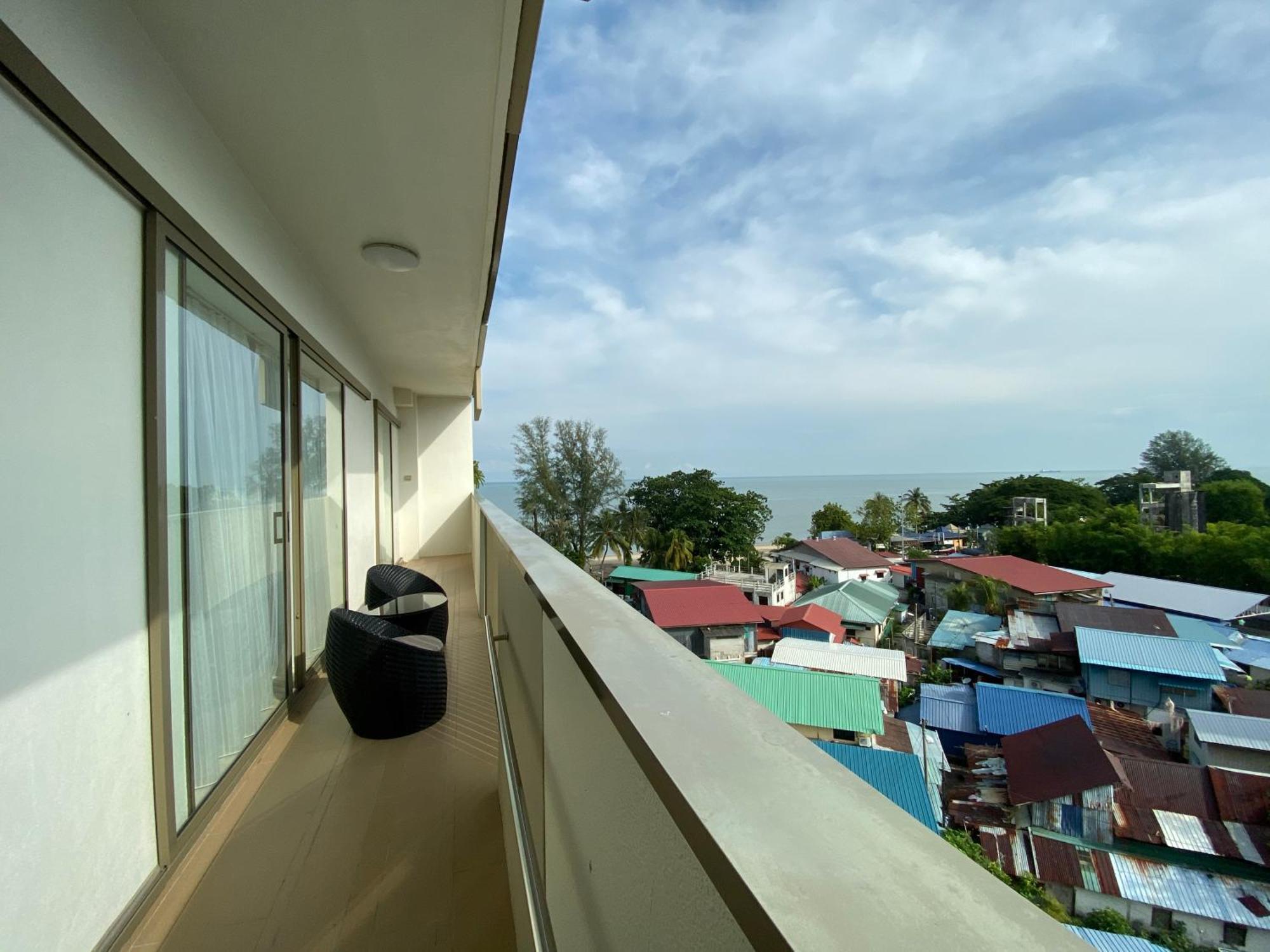 By The Sea @ Cozy Beachfront Home Batu Feringgi Exteriör bild