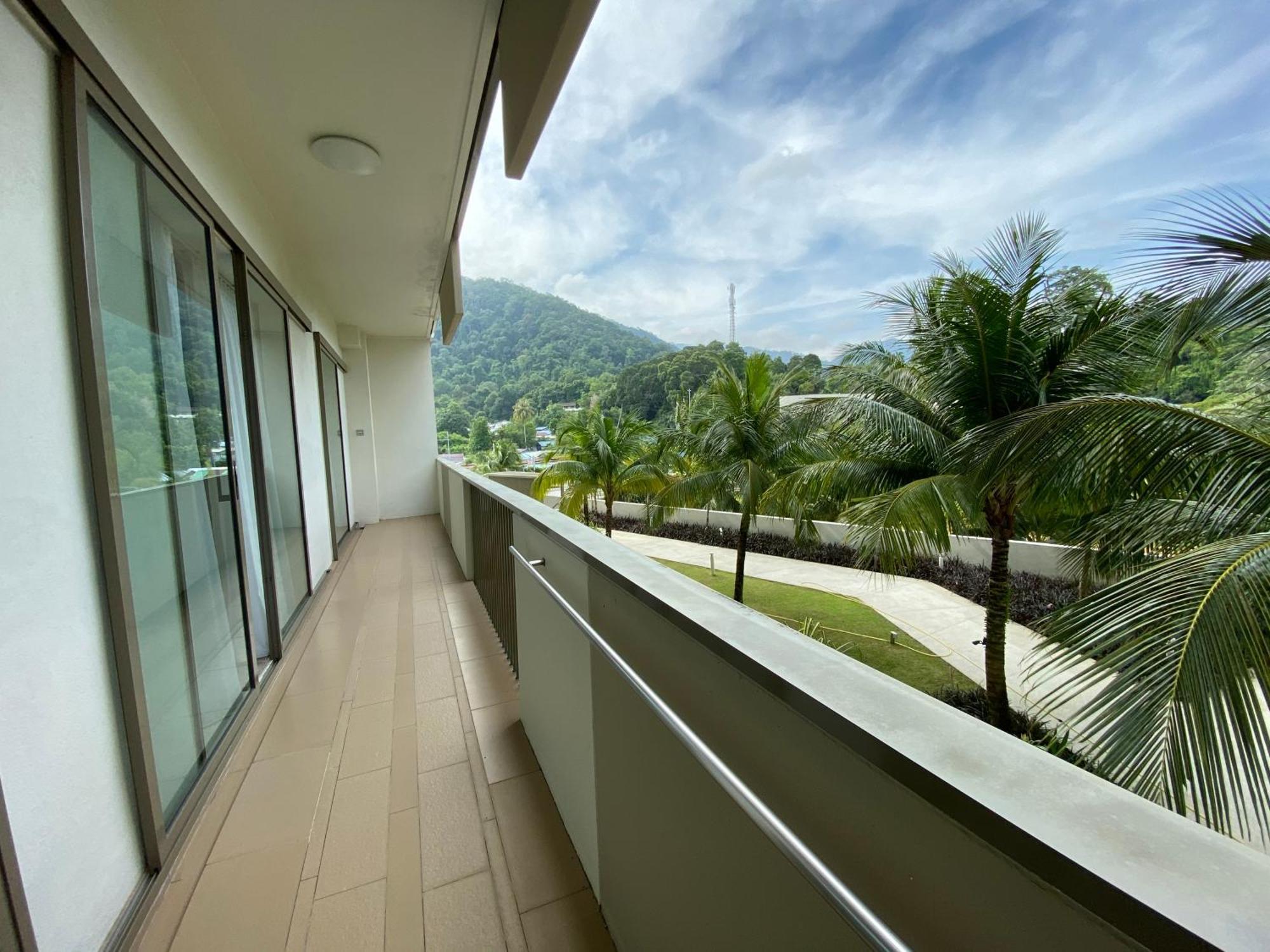 By The Sea @ Cozy Beachfront Home Batu Feringgi Exteriör bild